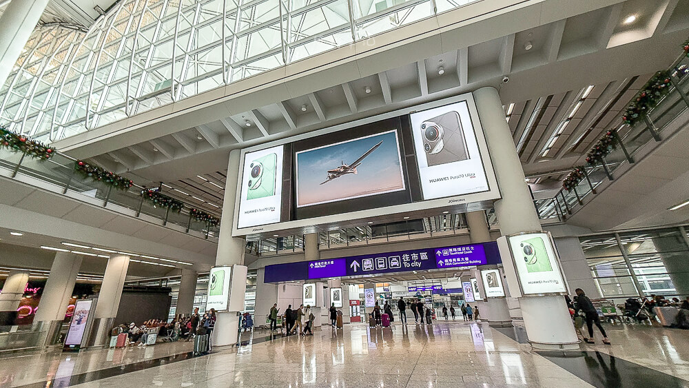 香港機場快線,機場快線票價,機場快綫,香港機場快線優惠 香港國際機場 入境大堂機場快線指標