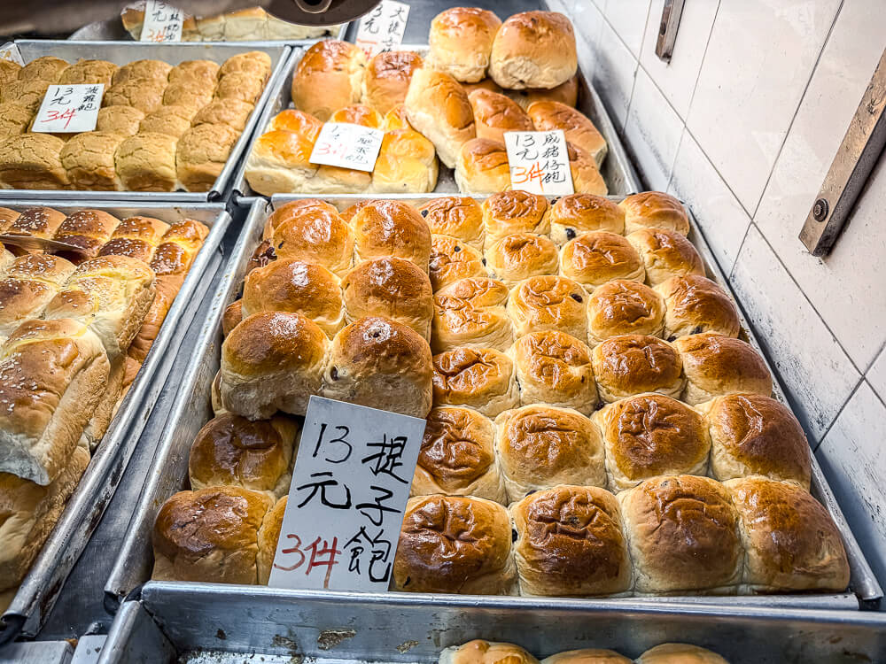 明華餅家,香港美食,旺角美食,明華餅家評價,香港傳統餅店,旺角必吃美食,明華餅家推薦,雞仔餅,菠蘿包,合桃酥