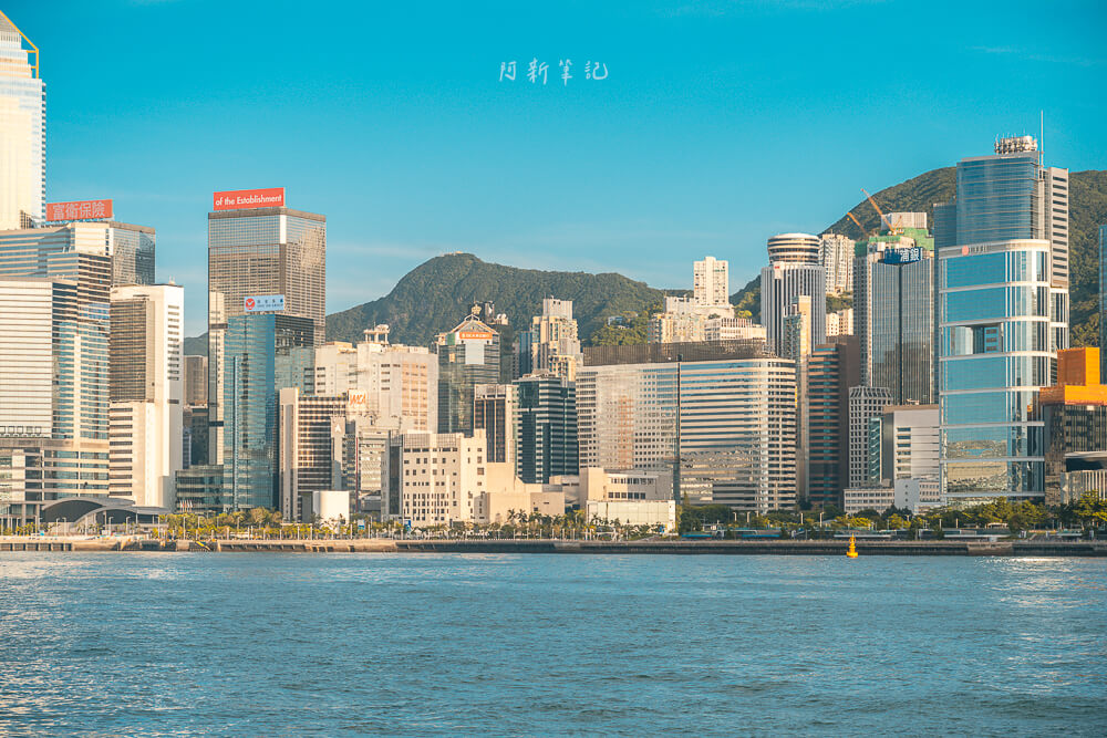 香港 天星小輪 中環高樓與太平山