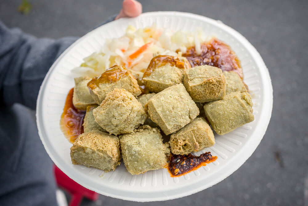 綠色臭豆腐,宜蘭美食,礁溪美食推薦,綠色臭豆腐評價,礁溪必吃小吃,宜蘭特色臭豆腐,青草綠色臭豆腐,礁溪下午茶推薦,宜蘭礁溪排隊美食