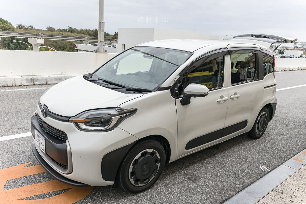 沖繩租車5201314 Toyota Sienta 車身全貌 車牌520