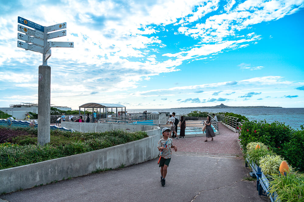 美麗海水族館,沖繩美麗海水族館,沖繩水族館,美麗海水族館門票,美麗海水族館表演時間,沖繩景點 海洋博公園 園區指標與海邊步道