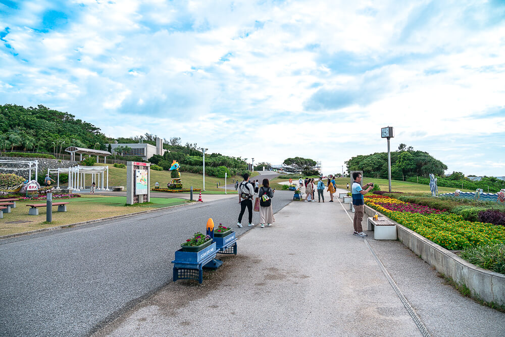 美麗海水族館,沖繩美麗海水族館,沖繩水族館,美麗海水族館門票,美麗海水族館表演時間,沖繩景點 海洋博公園 戶外步道與草皮