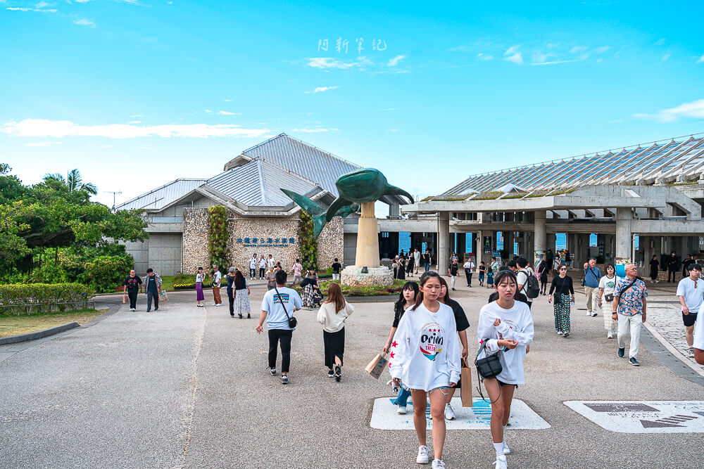 美麗海水族館,沖繩美麗海水族館,沖繩水族館,美麗海水族館門票,美麗海水族館表演時間,沖繩景點 美麗海水族館 海洋博公園入口與鯨鯊雕像