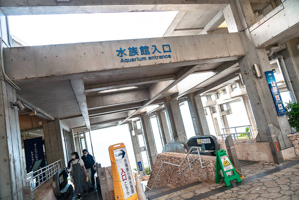 美麗海水族館,沖繩美麗海水族館,沖繩水族館,美麗海水族館門票,美麗海水族館表演時間,沖繩景點 美麗海水族館 水族館入口通道