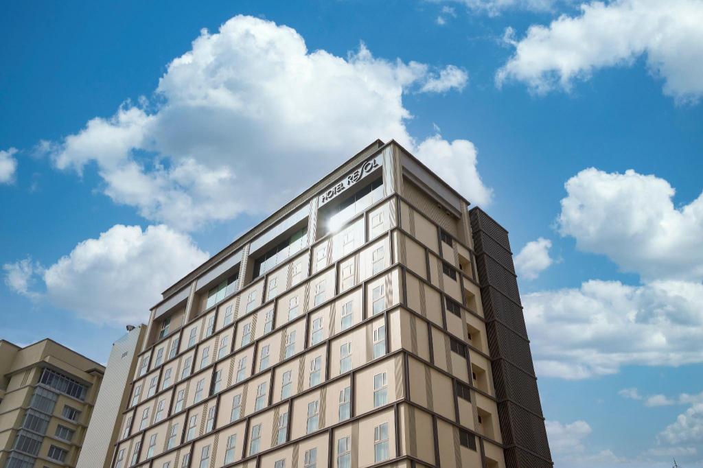那霸 Hotel Resol Trinity Naha 頂樓大浴場與沖繩料理早餐