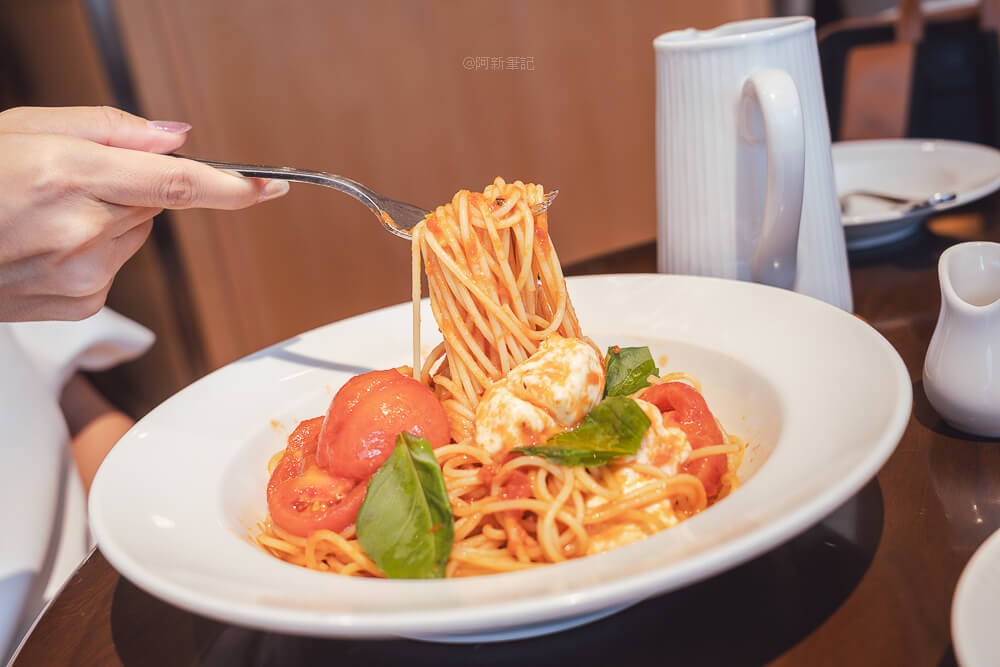HARBS 上野店,HARBS Ueno,東京甜點,上野甜點,水果千層蛋糕,季節水果蛋糕,草莓蛋糕,蒙布朗,下午茶,蛋糕套餐,咖啡,蛋糕櫃,內用排隊,交通資訊