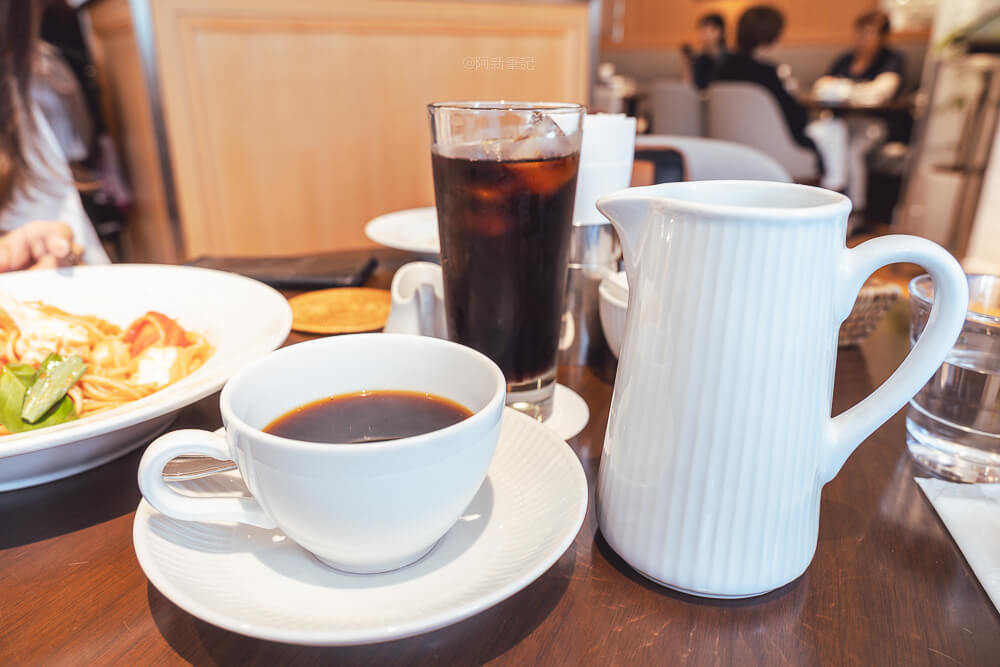 HARBS 上野店,HARBS Ueno,東京甜點,上野甜點,水果千層蛋糕,季節水果蛋糕,草莓蛋糕,蒙布朗,下午茶,蛋糕套餐,咖啡,蛋糕櫃,內用排隊,交通資訊