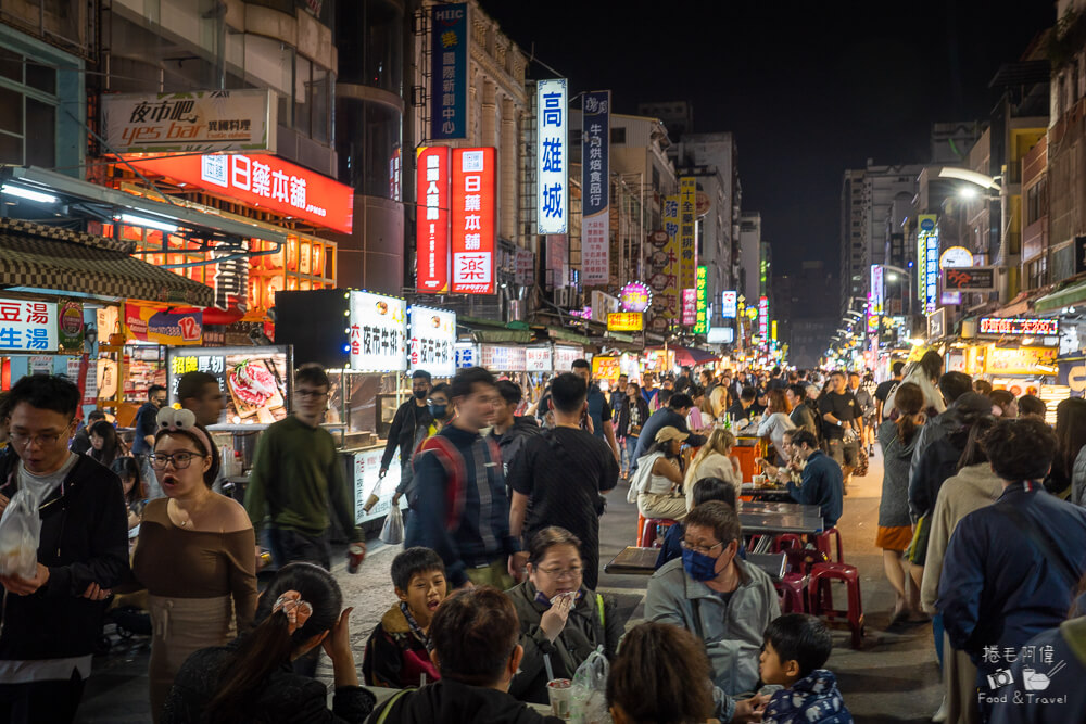 六合夜市,高雄夜市,高雄美食,高雄必吃,六合夜市美食,六合夜市必吃,六合夜市推薦,高雄小吃,高雄旅遊,台灣夜市,高雄自由行,六合夜市木瓜牛奶,六合夜市胡椒餅,六合夜市魷魚,六合夜市生炒花枝,捷運美麗島站美食,夜市小吃,台灣美食,觀光夜市,高雄景點推薦