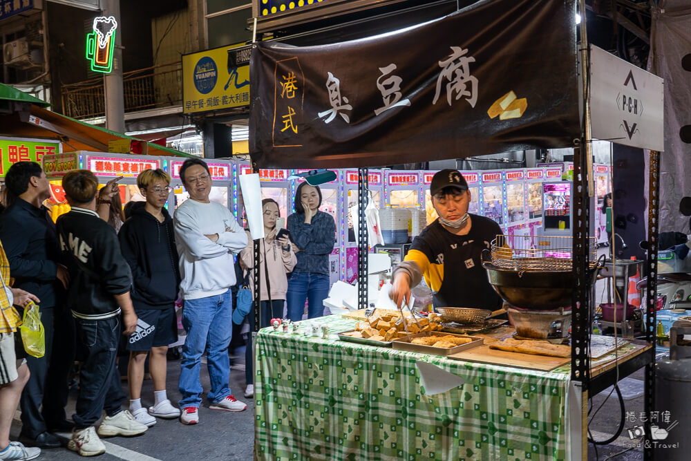 六合夜市,高雄夜市,高雄美食,高雄必吃,六合夜市美食,六合夜市必吃,六合夜市推薦,高雄小吃,高雄旅遊,台灣夜市,高雄自由行,六合夜市木瓜牛奶,六合夜市胡椒餅,六合夜市魷魚,六合夜市生炒花枝,捷運美麗島站美食,夜市小吃,台灣美食,觀光夜市,高雄景點推薦