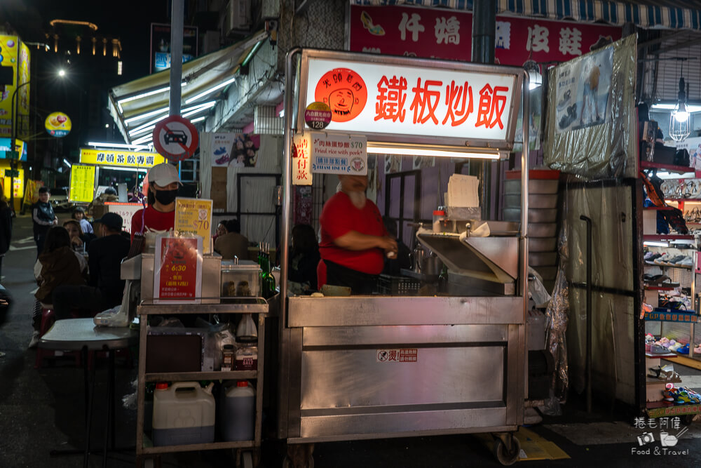 六合夜市,高雄夜市,高雄美食,高雄必吃,六合夜市美食,六合夜市必吃,六合夜市推薦,高雄小吃,高雄旅遊,台灣夜市,高雄自由行,六合夜市木瓜牛奶,六合夜市胡椒餅,六合夜市魷魚,六合夜市生炒花枝,捷運美麗島站美食,夜市小吃,台灣美食,觀光夜市,高雄景點推薦