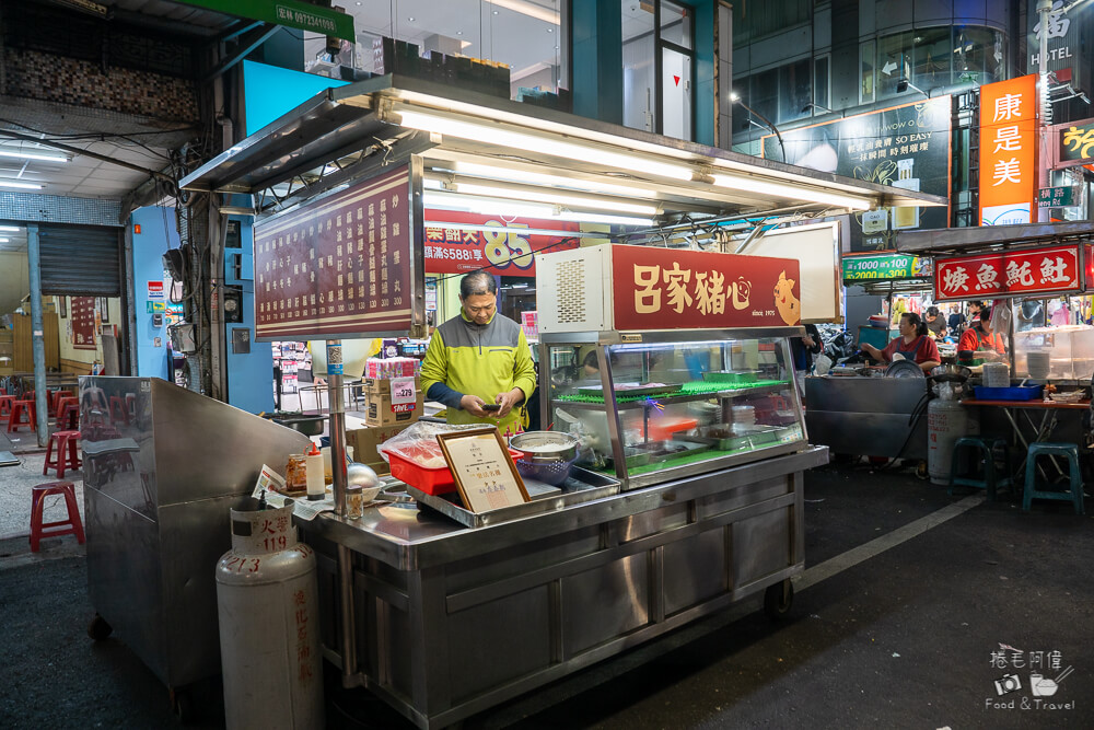 六合夜市,高雄夜市,高雄美食,高雄必吃,六合夜市美食,六合夜市必吃,六合夜市推薦,高雄小吃,高雄旅遊,台灣夜市,高雄自由行,六合夜市木瓜牛奶,六合夜市胡椒餅,六合夜市魷魚,六合夜市生炒花枝,捷運美麗島站美食,夜市小吃,台灣美食,觀光夜市,高雄景點推薦