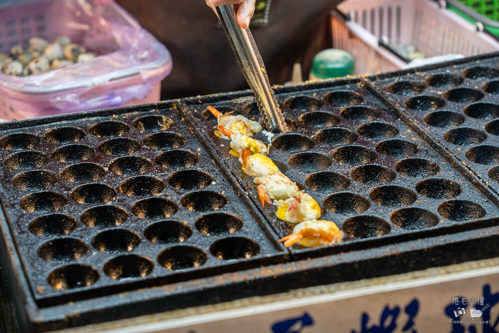 六合夜市,高雄夜市,高雄美食,高雄必吃,六合夜市美食,六合夜市必吃,六合夜市推薦,高雄小吃,高雄旅遊,台灣夜市,高雄自由行,六合夜市木瓜牛奶,六合夜市胡椒餅,六合夜市魷魚,六合夜市生炒花枝,捷運美麗島站美食,夜市小吃,台灣美食,觀光夜市,高雄景點推薦