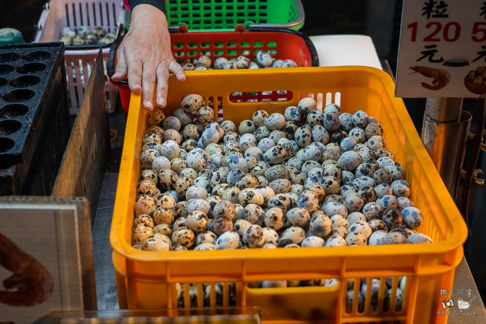 六合夜市,高雄夜市,高雄美食,高雄必吃,六合夜市美食,六合夜市必吃,六合夜市推薦,高雄小吃,高雄旅遊,台灣夜市,高雄自由行,六合夜市木瓜牛奶,六合夜市胡椒餅,六合夜市魷魚,六合夜市生炒花枝,捷運美麗島站美食,夜市小吃,台灣美食,觀光夜市,高雄景點推薦
