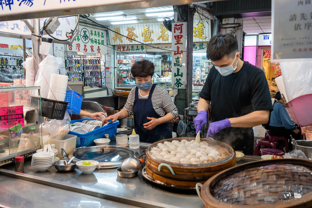 六合夜市,高雄夜市,高雄美食,高雄必吃,六合夜市美食,六合夜市必吃,六合夜市推薦,高雄小吃,高雄旅遊,台灣夜市,高雄自由行,六合夜市木瓜牛奶,六合夜市胡椒餅,六合夜市魷魚,六合夜市生炒花枝,捷運美麗島站美食,夜市小吃,台灣美食,觀光夜市,高雄景點推薦