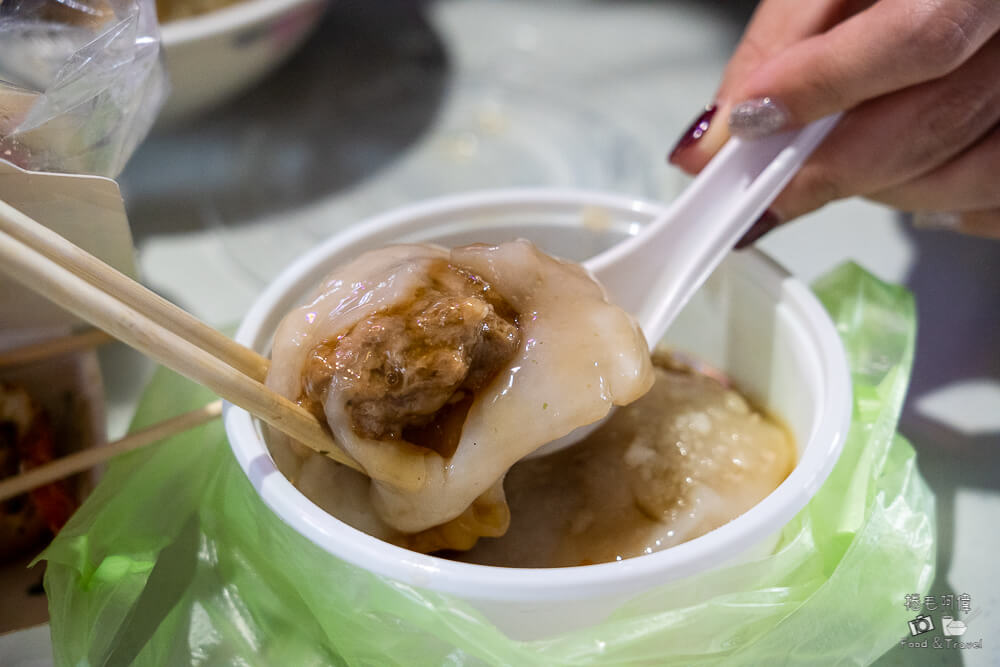 六合夜市,高雄夜市,高雄美食,高雄必吃,六合夜市美食,六合夜市必吃,六合夜市推薦,高雄小吃,高雄旅遊,台灣夜市,高雄自由行,六合夜市木瓜牛奶,六合夜市胡椒餅,六合夜市魷魚,六合夜市生炒花枝,捷運美麗島站美食,夜市小吃,台灣美食,觀光夜市,高雄景點推薦