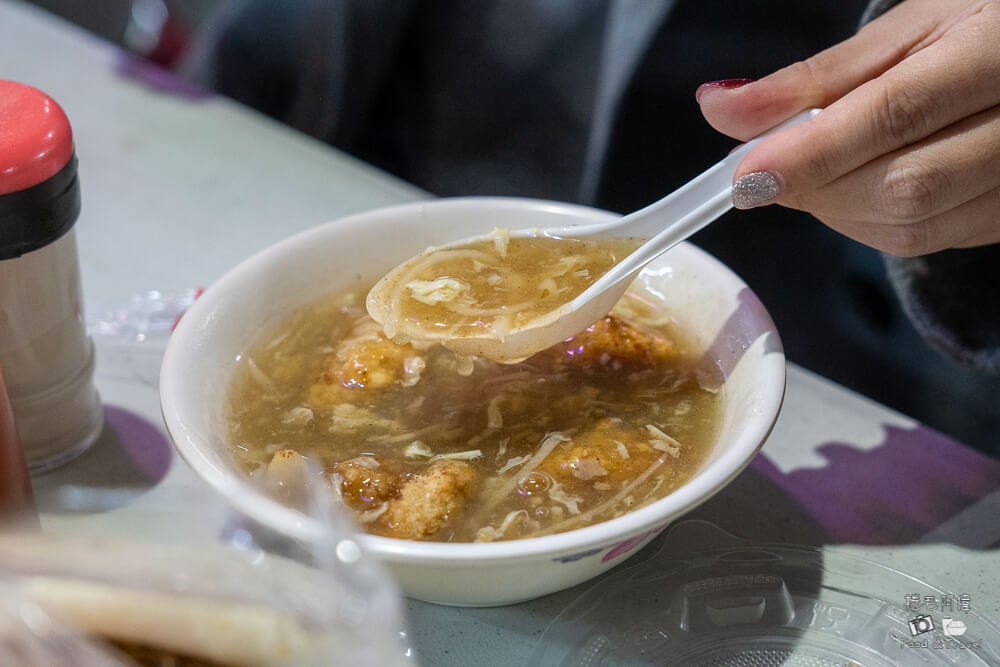 六合夜市,高雄夜市,高雄美食,高雄必吃,六合夜市美食,六合夜市必吃,六合夜市推薦,高雄小吃,高雄旅遊,台灣夜市,高雄自由行,六合夜市木瓜牛奶,六合夜市胡椒餅,六合夜市魷魚,六合夜市生炒花枝,捷運美麗島站美食,夜市小吃,台灣美食,觀光夜市,高雄景點推薦