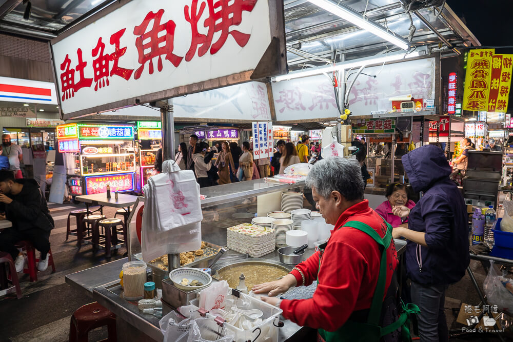 六合夜市,高雄夜市,高雄美食,高雄必吃,六合夜市美食,六合夜市必吃,六合夜市推薦,高雄小吃,高雄旅遊,台灣夜市,高雄自由行,六合夜市木瓜牛奶,六合夜市胡椒餅,六合夜市魷魚,六合夜市生炒花枝,捷運美麗島站美食,夜市小吃,台灣美食,觀光夜市,高雄景點推薦