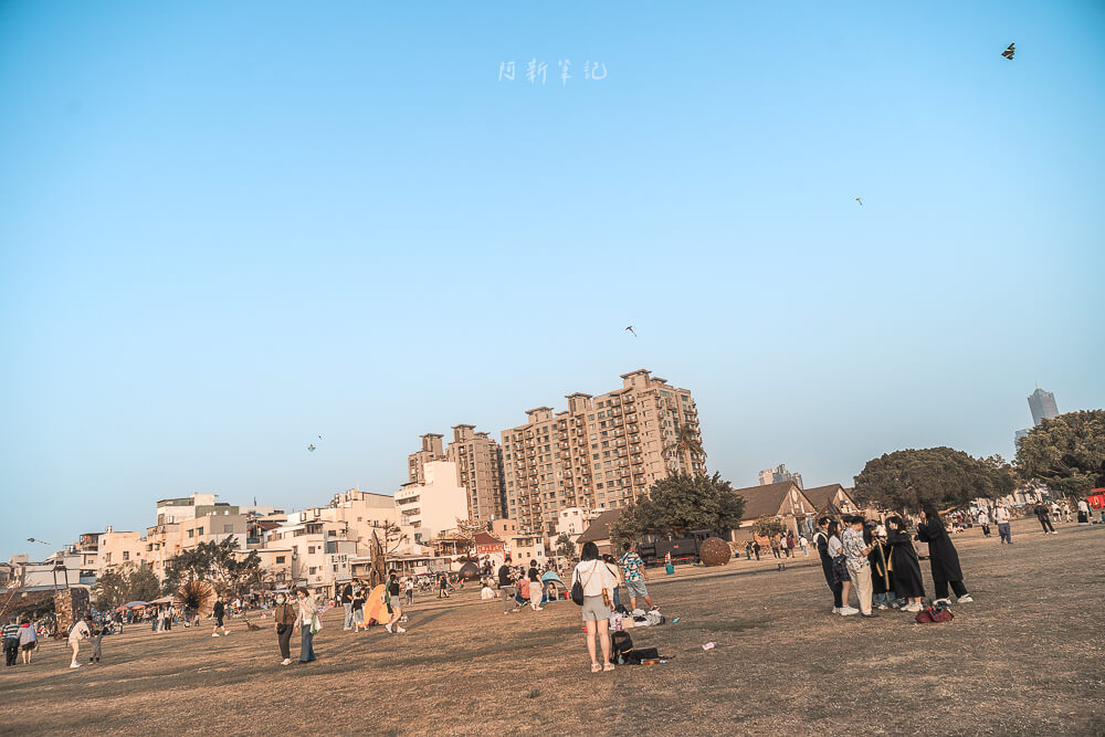 高雄 哈瑪星 草地放風箏