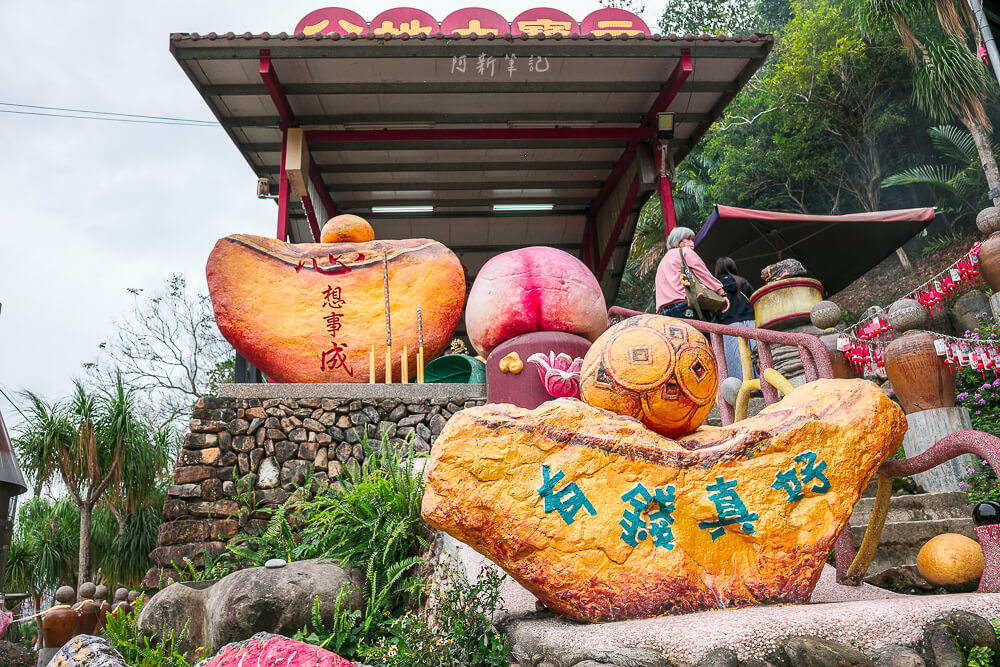 元寶土地公,南投景點,國姓景點推薦,元寶土地公廟評價,南投求財廟推薦,元寶土地公怎麼拜,國姓必玩景點,南投元寶土地公,財神廟推薦 南投 元寶土地公 心想事成金元寶與有錢真好彩繪石
