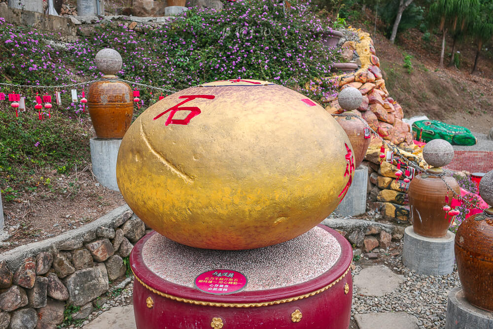 元寶土地公,南投景點,國姓景點推薦,元寶土地公廟評價,南投求財廟推薦,元寶土地公怎麼拜,國姓必玩景點,南投元寶土地公,財神廟推薦 南投 元寶土地公 石來運轉千斤轉運原石