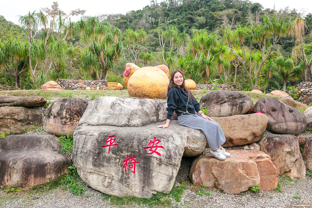 元寶土地公,南投景點,國姓景點推薦,元寶土地公廟評價,南投求財廟推薦,元寶土地公怎麼拜,國姓必玩景點,南投元寶土地公,財神廟推薦 南投 元寶土地公 平安椅大石
