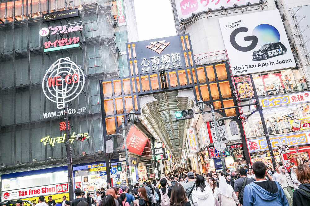 大阪心齋橋筋商店街|Airalo eSIM 實測|阿新筆記 大阪心齋橋筋商店街人潮|Airalo eSIM 逛街查資料實測|阿新筆記