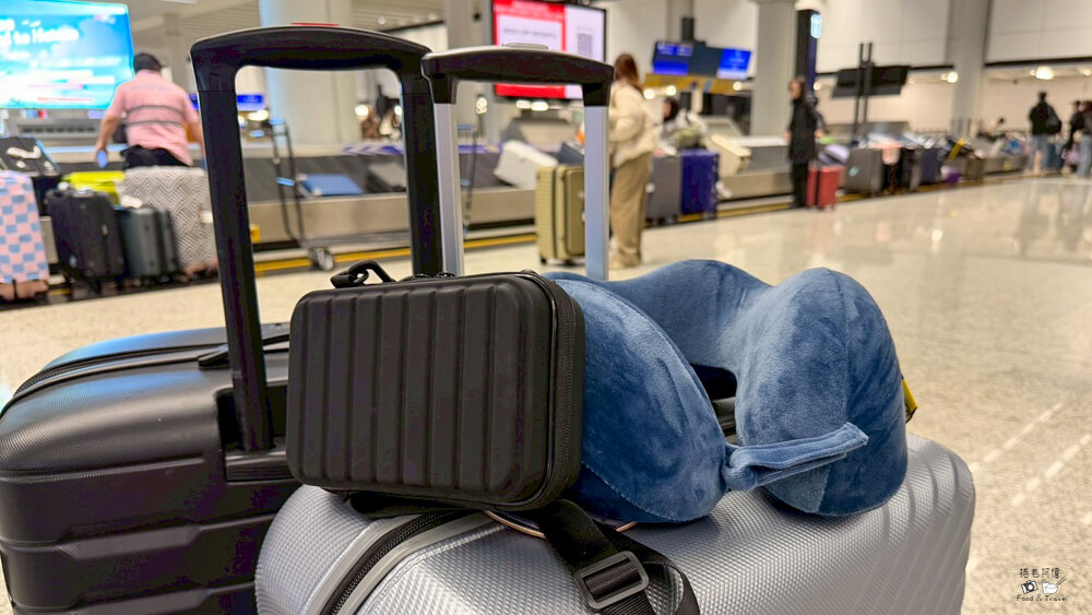 Travel Blue,Travel Blue 藍旅,Travel Blue出國旅遊,Travel Blue旅遊小物,Travel Blue旅遊用品,Travel Blue頸枕,出國旅遊必備,出國旅遊必帶,親膚烤漆斜背包,長途飛行必備 @捲毛阿偉 Travel Blue,Travel Blue旅遊用品,Travel Blue出國旅遊,Travel Blue旅遊小物,Travel Blue頸枕,出國旅遊必備,旅行收納包,出國旅遊必帶,長途飛行必備