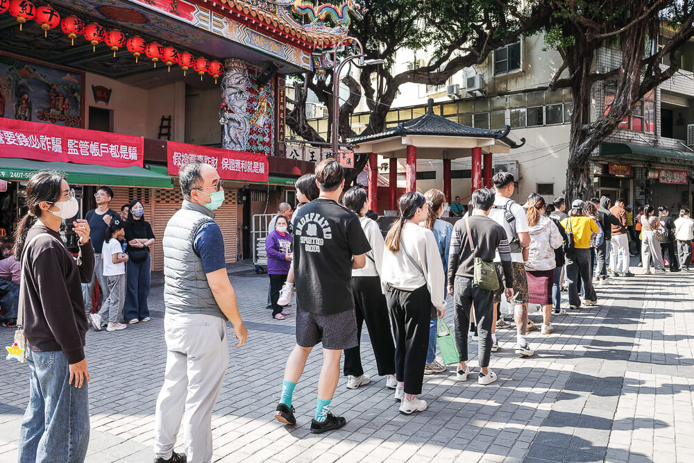 台中 樂成宮 廟埕排隊領結緣品