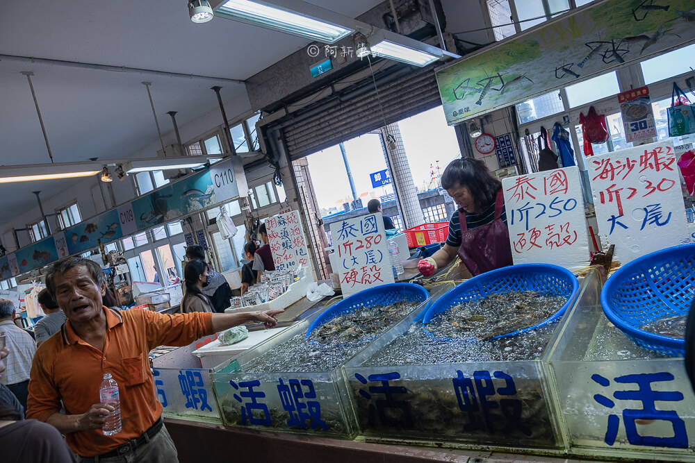 梧棲漁港 台中新 貝塔之光 吃美食 買魚貨 賞夕陽 激推 阿新筆記