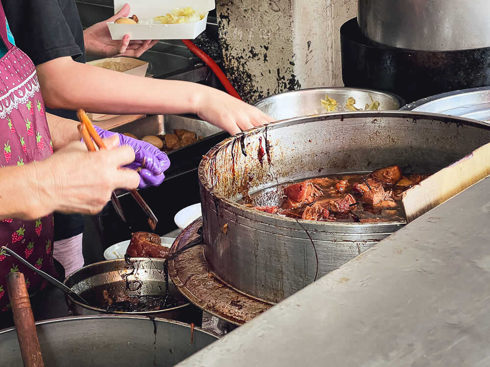 第五市場阿彬爌肉飯,台中阿彬爌肉飯菜單,台中控肉飯,阿彬控肉飯,阿彬爌肉飯,台中爌肉飯,台中最強控肉飯,台中控肉飯排名,台中市場控肉飯,第五市場控肉飯,第五市場爌肉飯