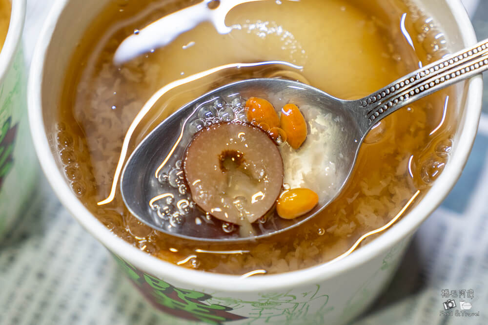 白玉烤梨,台中白玉烤梨,台中夜市烤梨,台中小吃,白玉烤梨排隊,大慶夜市烤梨,台中冬季美食,梨子甜點,銀耳燉烤梨,台中特色小吃 