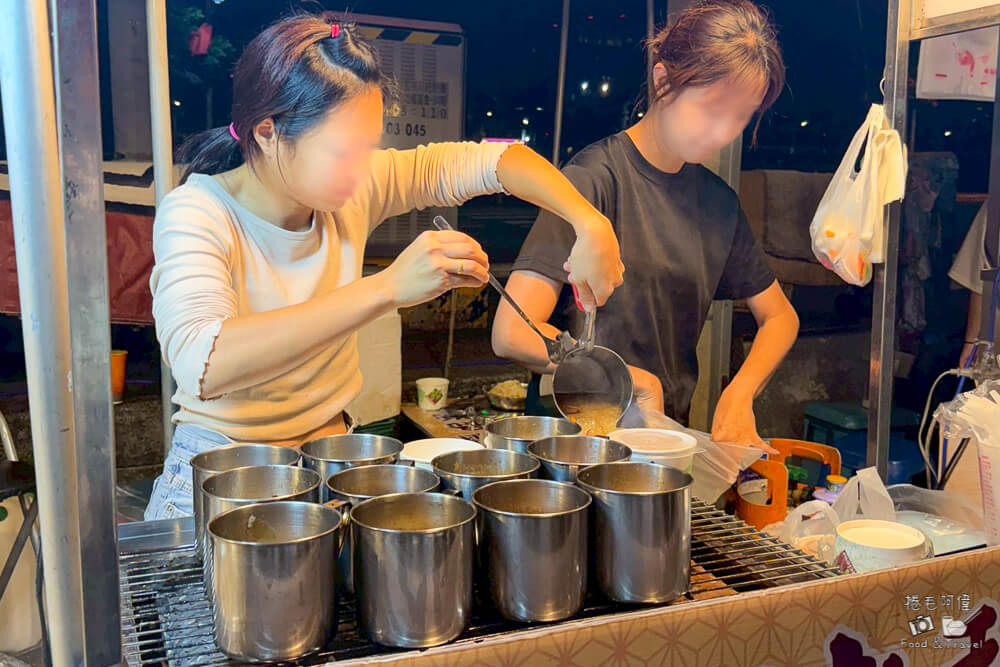 白玉烤梨,台中白玉烤梨,台中夜市烤梨,台中小吃,白玉烤梨排隊,大慶夜市烤梨,台中冬季美食,梨子甜點,銀耳燉烤梨,台中特色小吃 