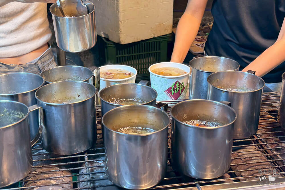 白玉烤梨,台中白玉烤梨,台中夜市烤梨,台中小吃,白玉烤梨排隊,大慶夜市烤梨,台中冬季美食,梨子甜點,銀耳燉烤梨,台中特色小吃 