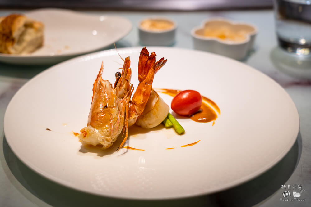 夏慕尼, 夏慕尼,台中餐廳,台中美食,王品集團,火焰鐵板燒,套餐料理,浪漫餐廳,約會餐廳,慶生首選,精緻排餐,特色甜點