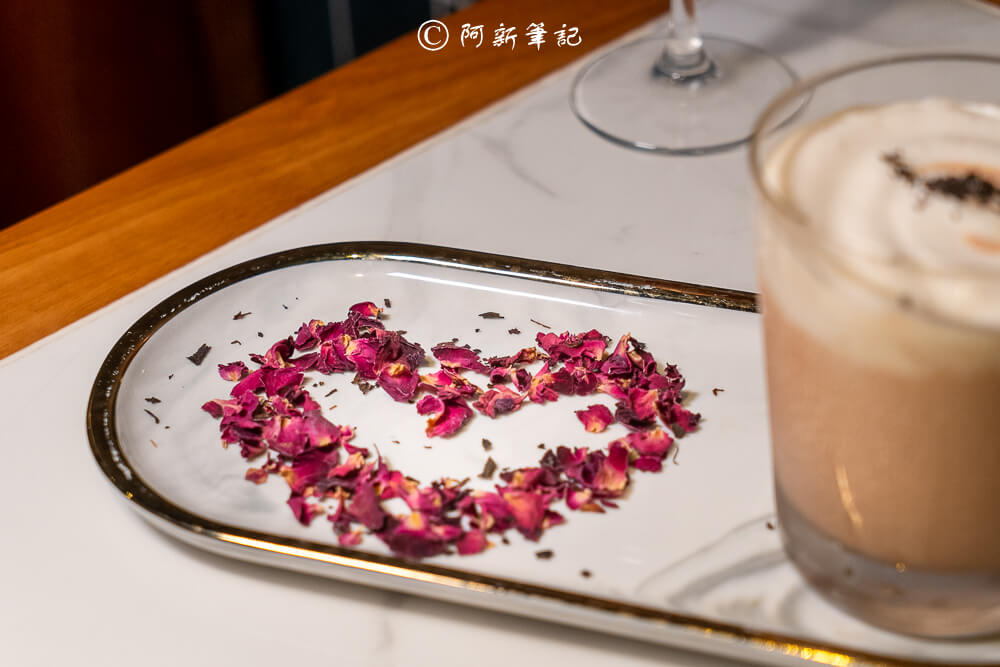 雲璽樓,雲璽樓 Cloema bistro,Cloema,台中西屯酒吧,逢甲夜市,逢甲夜市餐酒館,逢甲餐酒館,逢甲酒吧,雲璽樓菜單,逢甲美食,台中餐酒館,台中美食