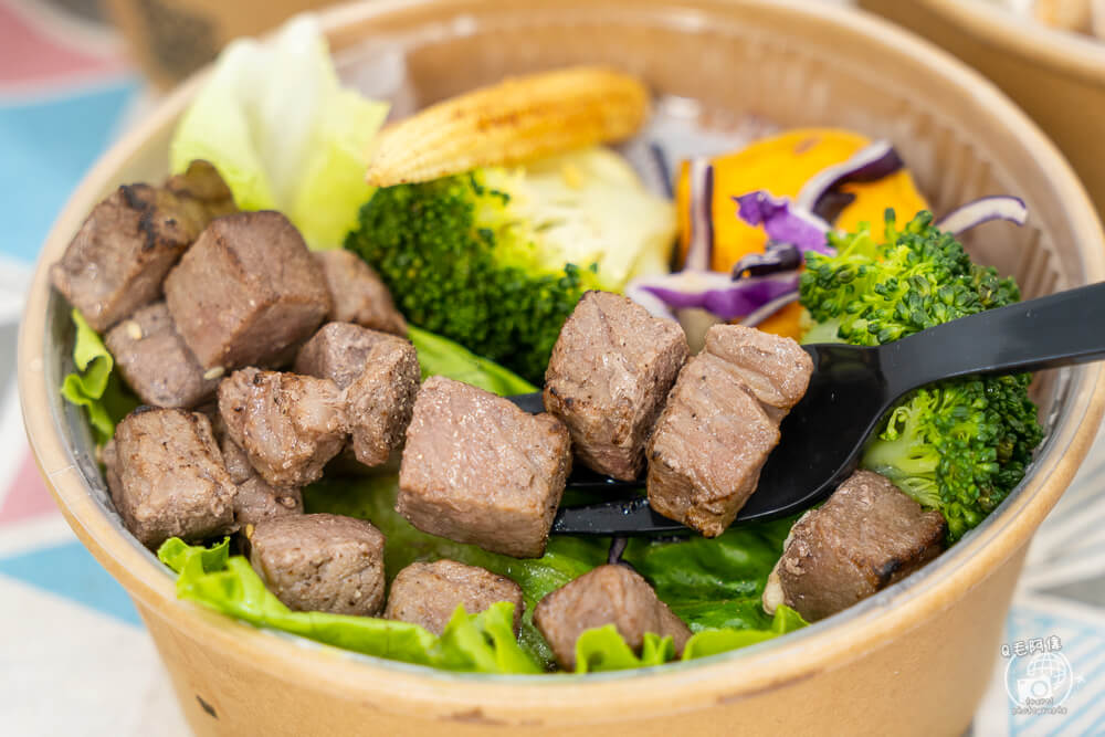 覓蠶健康餐盒 | 台中南區便當推薦，8種口味健康餐盒直接征服你的胃～ 69
