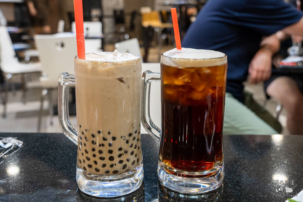 翁記泡沫紅茶,台中泡沫紅茶,一中街美食,台中老字號飲料店,台中泡沫紅茶推薦,翁記菜單,翁記豆乾,台中茶館推薦,台中下午茶,台中學生美食,台中不限時餐廳,翁記泡沫廣場,翁記泡沫紅茶營業時間,翁記泡沫紅茶推薦,翁記泡沫紅茶菜單價格翁記泡沫紅茶地址,台中一中飲料推薦,台中懷舊茶店,台中泡沫紅茶哪間好喝
