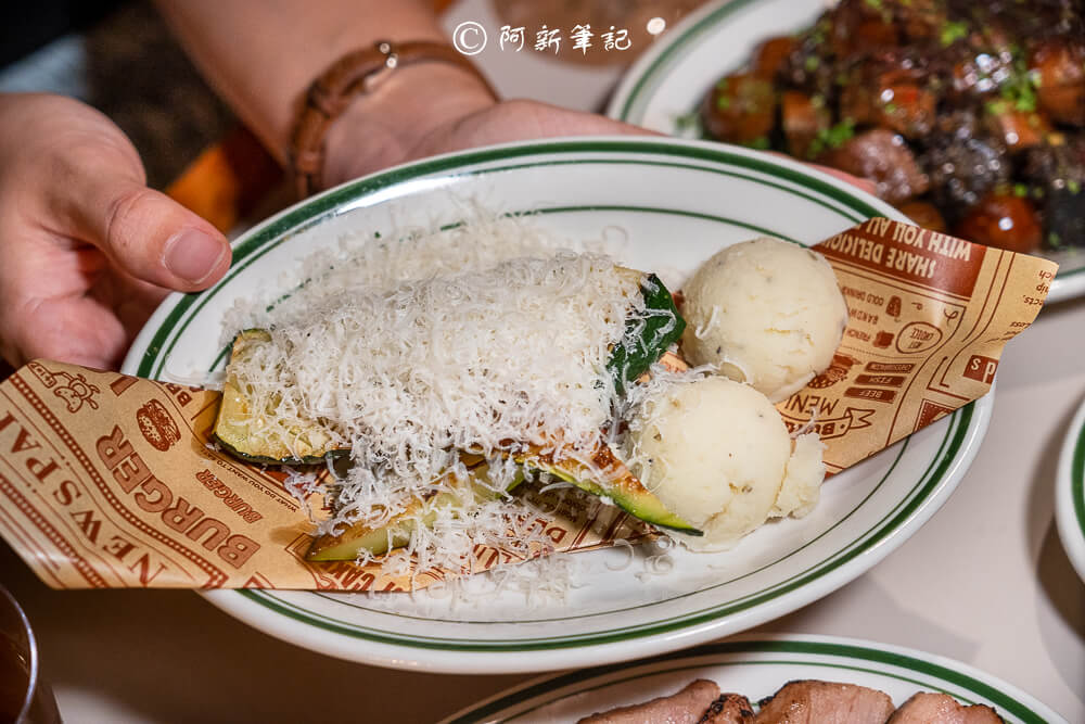 Petit Petit,台中Petit Petit,台中勤美酒吧,台中酒吧推薦,勤美美食,台中深夜酒吧,Petit Petit調酒,台中約會餐廳,勤美夜生活,台中特色酒吧