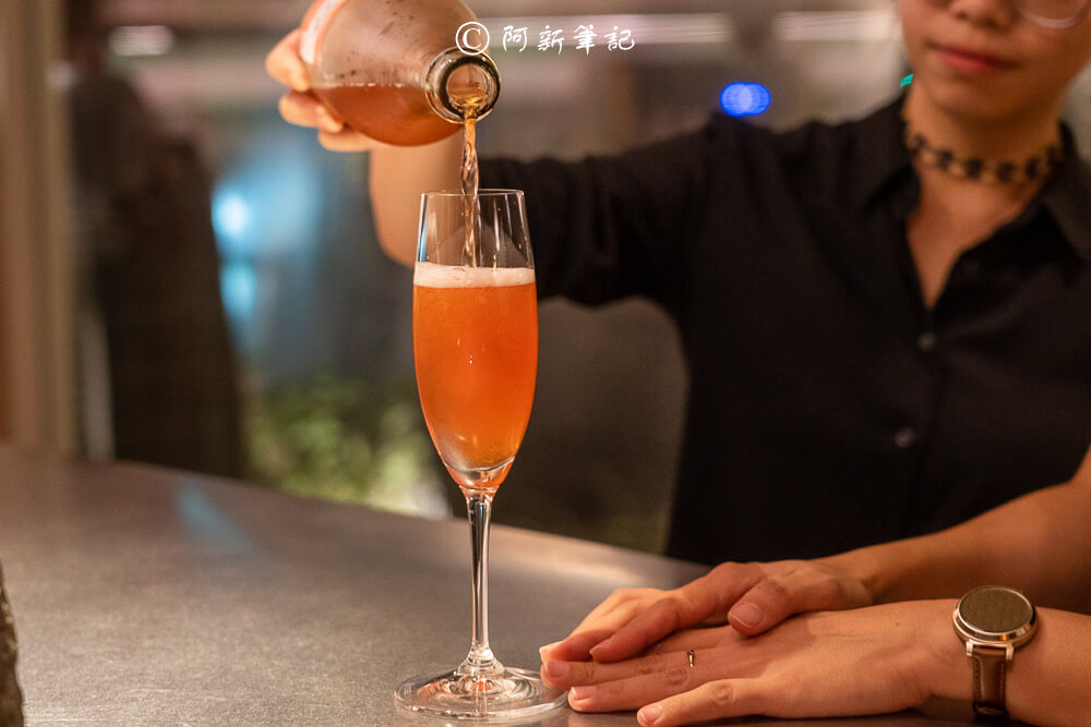 Petit Petit,台中Petit Petit,台中勤美酒吧,台中酒吧推薦,勤美美食,台中深夜酒吧,Petit Petit調酒,台中約會餐廳,勤美夜生活,台中特色酒吧