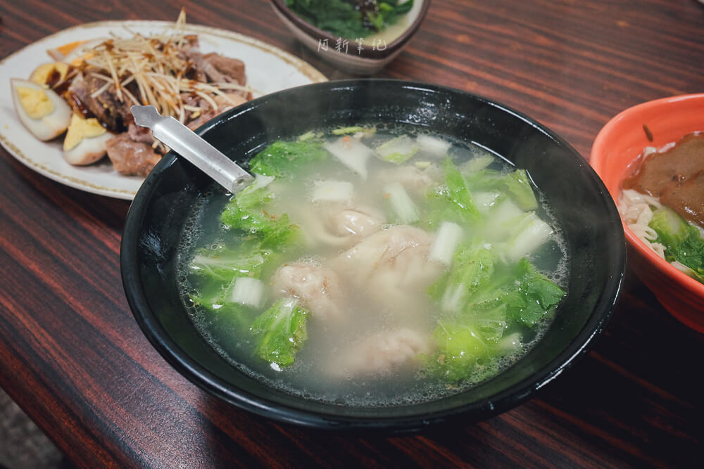 品味香麵攤 餛飩湯與肉湯等湯品搭配滷味小菜