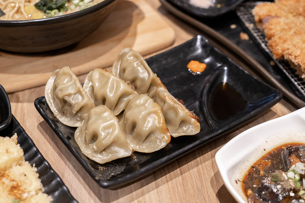 信川屋,信川屋博多豚骨拉麵店,勤美美食,勤美隱藏拉麵,台中信川屋博多豚骨拉麵店,台中拉麵,台中美食,台中隱藏拉麵,台中餐廳 @捲毛阿偉 信川屋,信川屋博多豚骨拉麵店,勤美隱藏拉麵,台中信川屋博多豚骨拉麵店,台中隱藏拉麵,台中拉麵,勤美美食,台中美食,台中餐廳