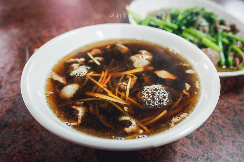 姊妹牛羊肉,台中美食,台中宵夜推薦,忠孝夜市美食,姊妹牛羊肉評價,台中必吃羊肉爐,忠孝夜市小吃,台中晚餐推薦 台中 姊妹牛羊肉 骨髓湯薑絲藥膳湯