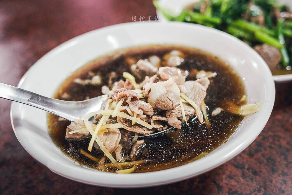 姊妹牛羊肉,台中美食,台中宵夜推薦,忠孝夜市美食,姊妹牛羊肉評價,台中必吃羊肉爐,忠孝夜市小吃,台中晚餐推薦 台中 姊妹牛羊肉 當歸鮮羊肉湯肉量滿滿