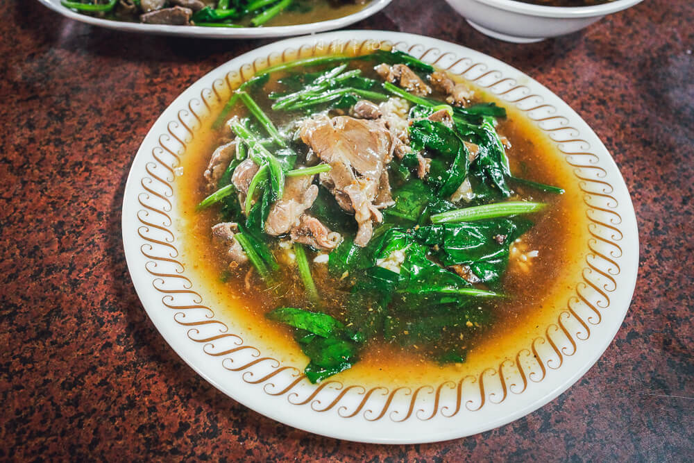 姊妹牛羊肉,台中美食,台中宵夜推薦,忠孝夜市美食,姊妹牛羊肉評價,台中必吃羊肉爐,忠孝夜市小吃,台中晚餐推薦 台中 姊妹牛羊肉 羊肉燴飯羹汁滿滿
