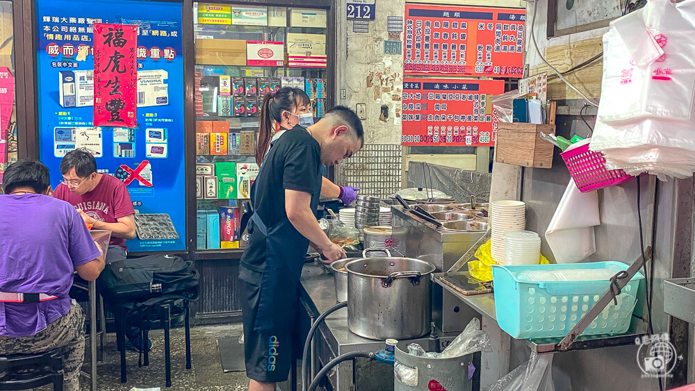 小辣椒爌肉飯,小辣椒炒麵爌肉飯,新時代美食,新時代小吃,台中車站美食,台中車站小吃,台中美食,台中小吃,台中老店,台中爌肉飯