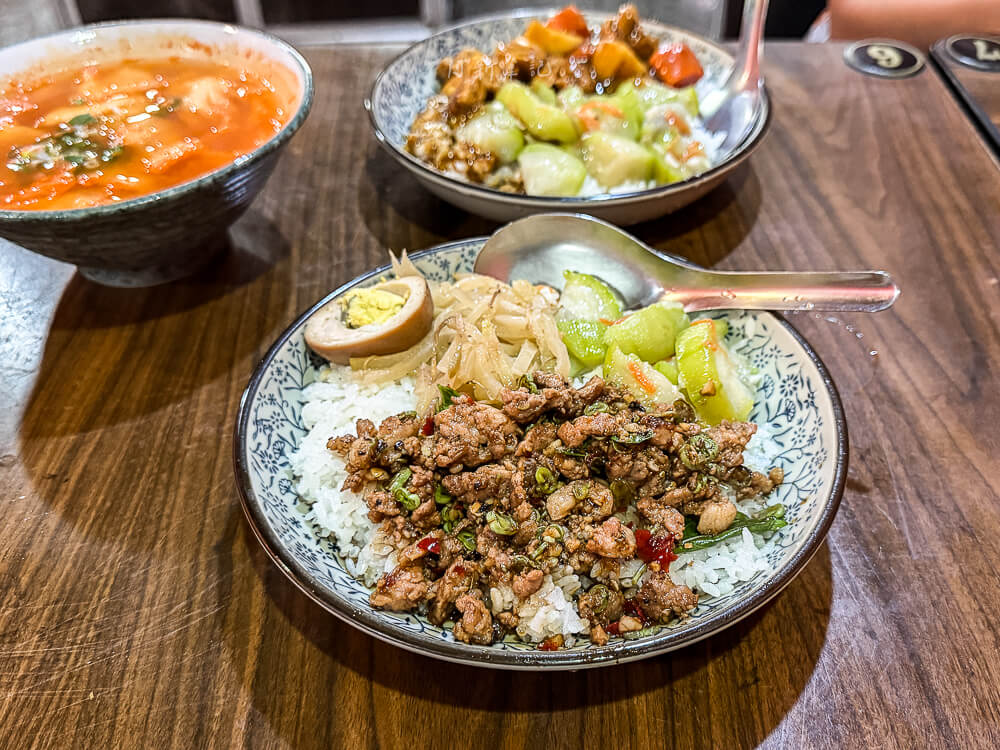 徊香美食小館,徊香米干,徊香雲南小吃,徊香菜單,徊香價格,徊香營業時間,徊香地址,徊香電話,徊香評價,桃園徊香美食小館,桃園雲南米干,桃園小吃推薦,南華街美食,南門市場美食,雲南米干推薦