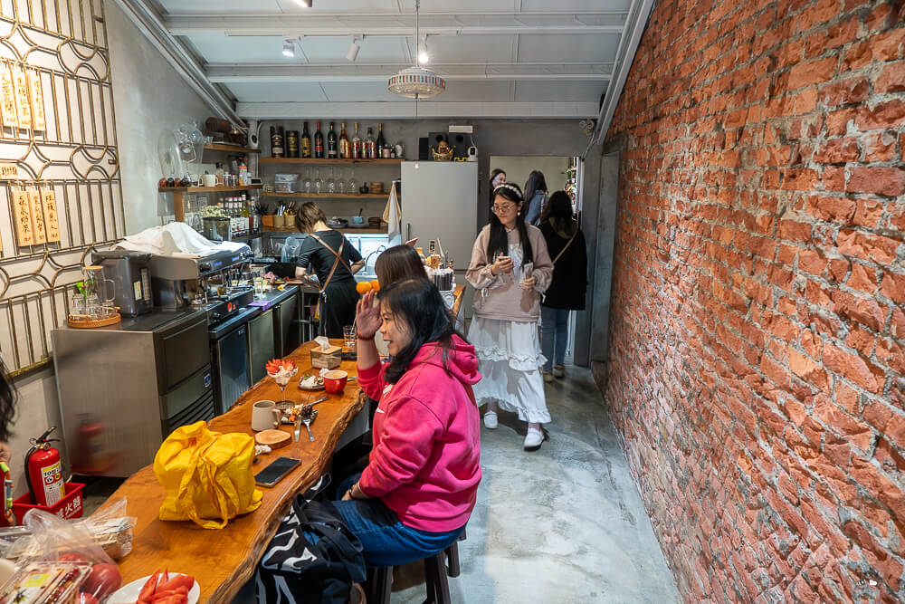 定邦咖啡,定邦咖啡季節菜單,定邦咖啡水蜜桃冰沙,定邦咖啡訂位,宜蘭IG打卡甜點,宜蘭三合院咖啡廳,宜蘭老宅下午茶,宜蘭限定美食,礁溪必吃水果甜點,礁溪浮誇系甜點,礁溪特色咖啡廳推薦 @捲毛阿偉 定邦咖啡,礁溪浮誇系甜點,宜蘭三合院咖啡廳,定邦咖啡水蜜桃冰沙,宜蘭老宅下午茶,礁溪必吃水果甜點,定邦咖啡訂位,宜蘭限定美食,礁溪特色咖啡廳推薦,定邦咖啡季節菜單,宜蘭IG打卡甜點