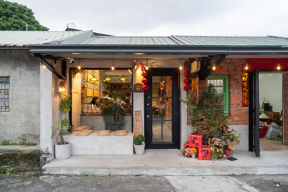 定邦咖啡,定邦咖啡季節菜單,定邦咖啡水蜜桃冰沙,定邦咖啡訂位,宜蘭IG打卡甜點,宜蘭三合院咖啡廳,宜蘭老宅下午茶,宜蘭限定美食,礁溪必吃水果甜點,礁溪浮誇系甜點,礁溪特色咖啡廳推薦 @捲毛阿偉 定邦咖啡,礁溪浮誇系甜點,宜蘭三合院咖啡廳,定邦咖啡水蜜桃冰沙,宜蘭老宅下午茶,礁溪必吃水果甜點,定邦咖啡訂位,宜蘭限定美食,礁溪特色咖啡廳推薦,定邦咖啡季節菜單,宜蘭IG打卡甜點