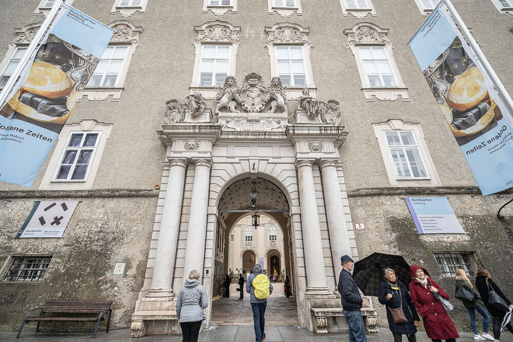 奧地利 薩爾斯堡 DomQuartier入口石雕大門